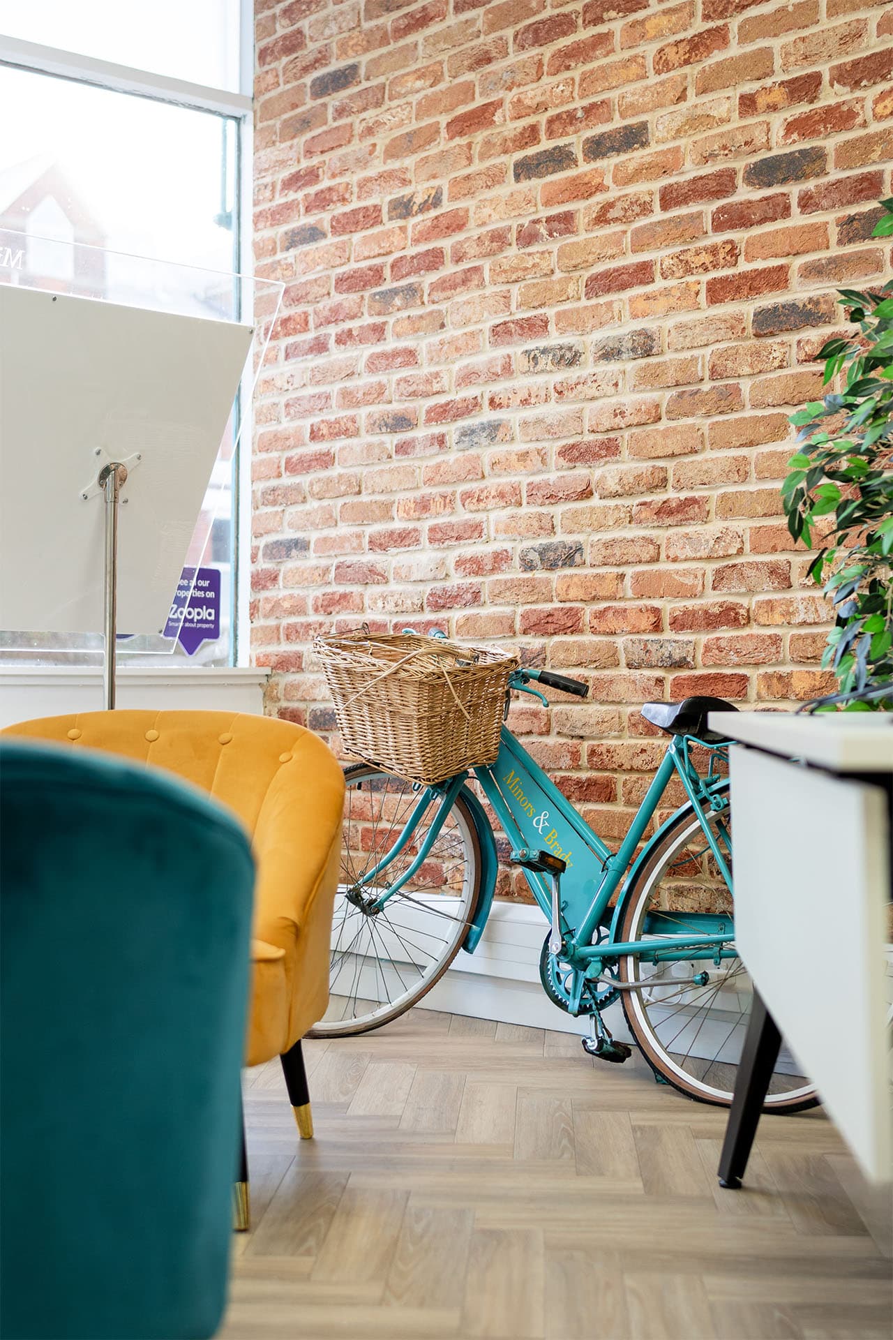 <p>Fully <span style="color:hsl(50,78%,52%);"><i>Managed</i></span></p>