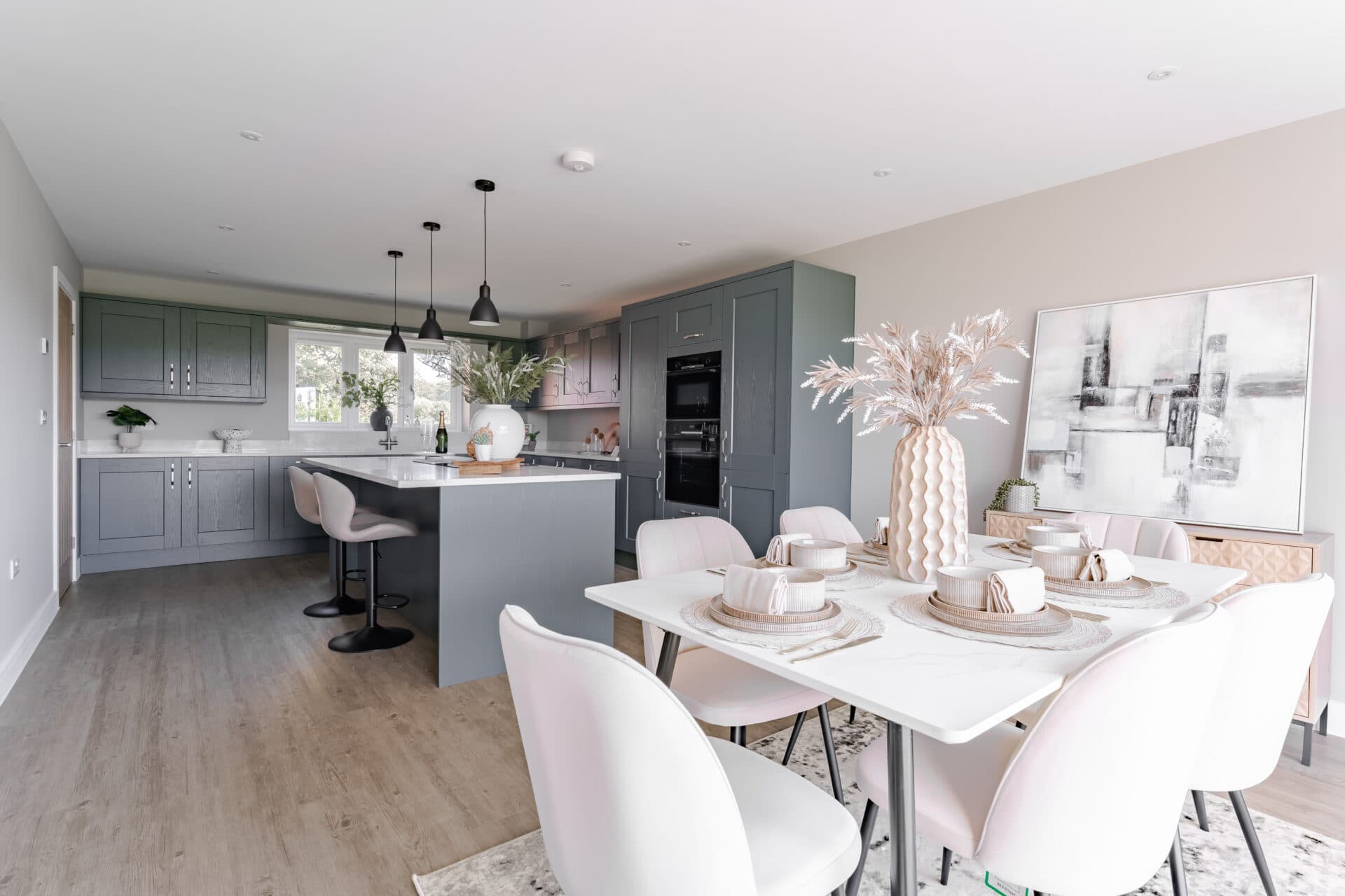 About <span style="color:hsl(50,78%,52%);"><i>Field Views</i></span></p>