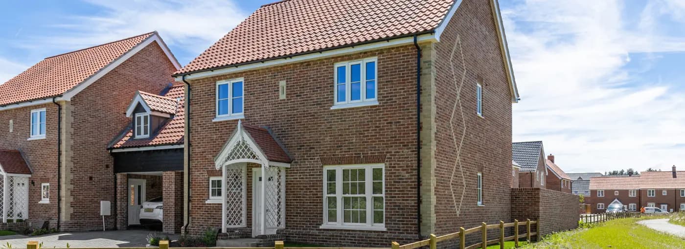 Queens Meadow, <span style="color:hsl(50,78%,52%);"><i>Holt</i></span></p>