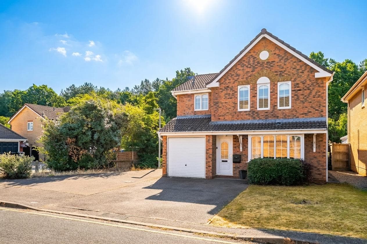 Musketeer Way, Dussindale