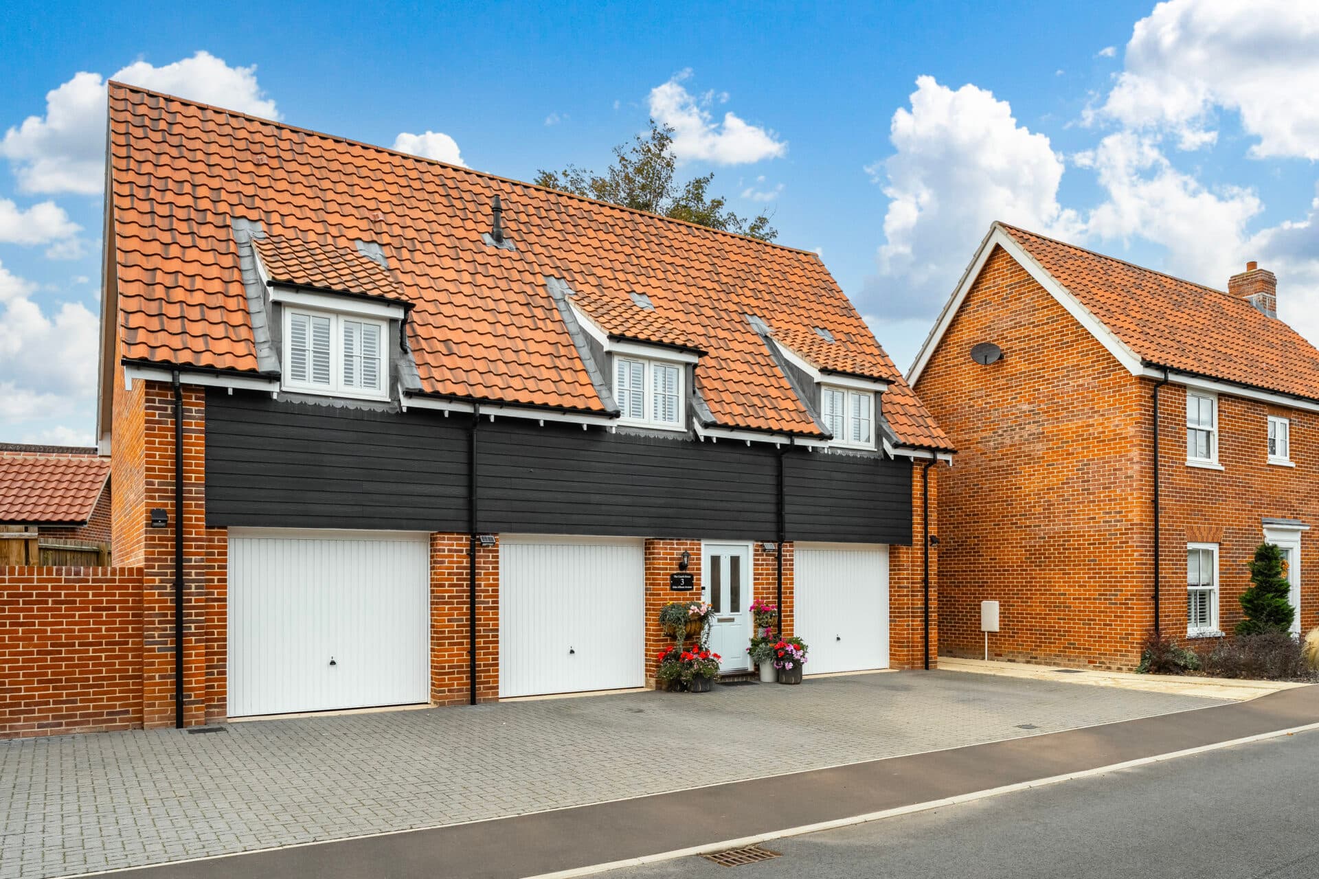 John Allison Avenue, Holt
